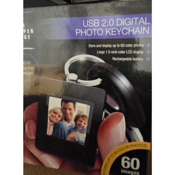 The Sharper Image Digital Photo Album with Keychain USB 2.0 Rechargeable NIB - Picture 3 of 6